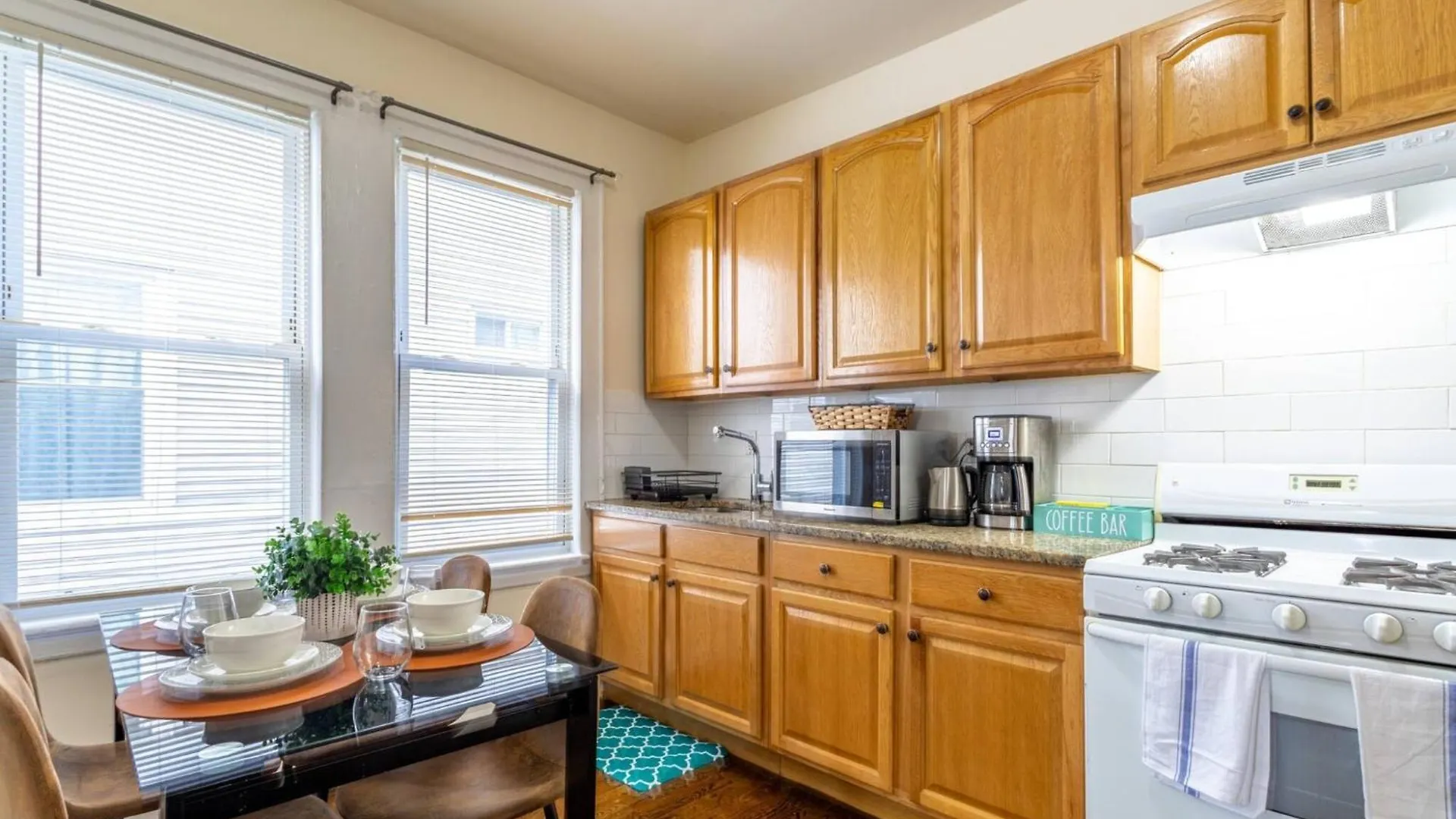 Family Apt: 2Br Free Parking Airprt City Links Newark 0*,  United States