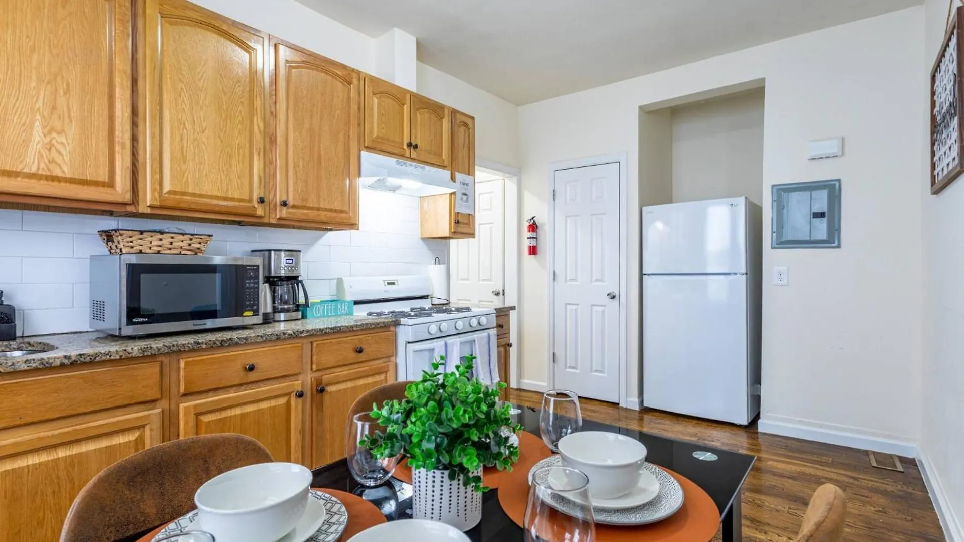 Apartment Family Apt: 2Br Free Parking Airprt City Links Newark